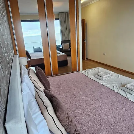 Ocean Breeze Apartment